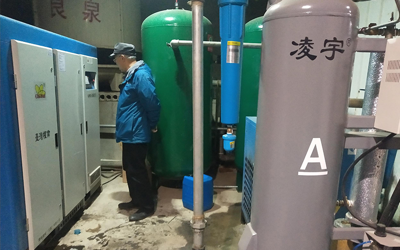 權(quán)偉節(jié)能螺桿空壓機